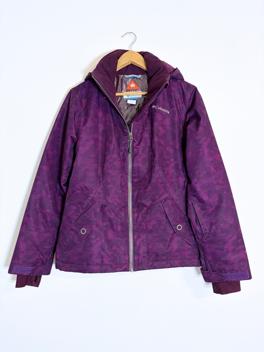 Women’s Columbia Purple Camo Hooded Ski Jacket. Omni heat Hiking, Snowboarding M